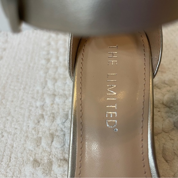 THE LIMITED Women’s size 6 1/2 wedge shoe - Picture 8 of 11